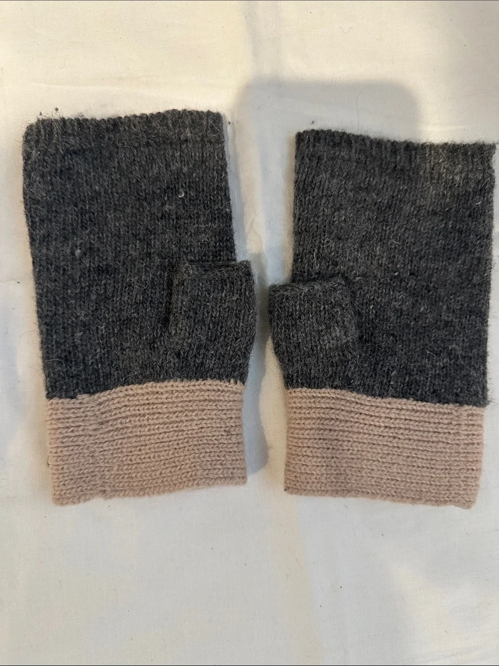 Crystal Skull Fingerless Knit Gloves Gray Cream Rhinestone Statement